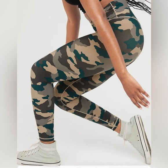 OFFLINE By Aerie Real Me High Waisted Deep Forest Green multi Crossover leggings - Picture 5 of 7